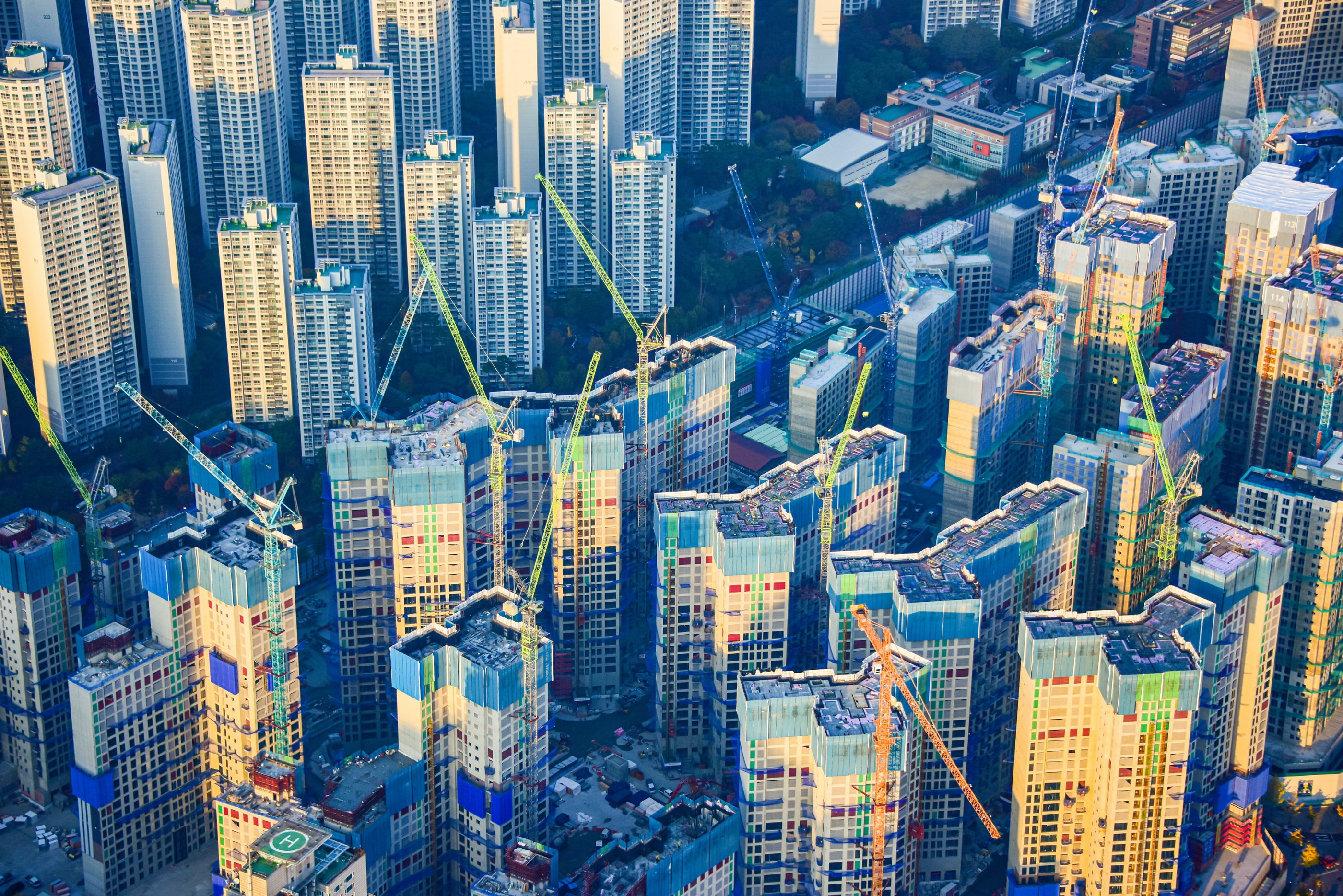 2025 콘크리트문화사진전 / 일반부 장려상 / 개인 이영진 / 작품명: 도시의 발전